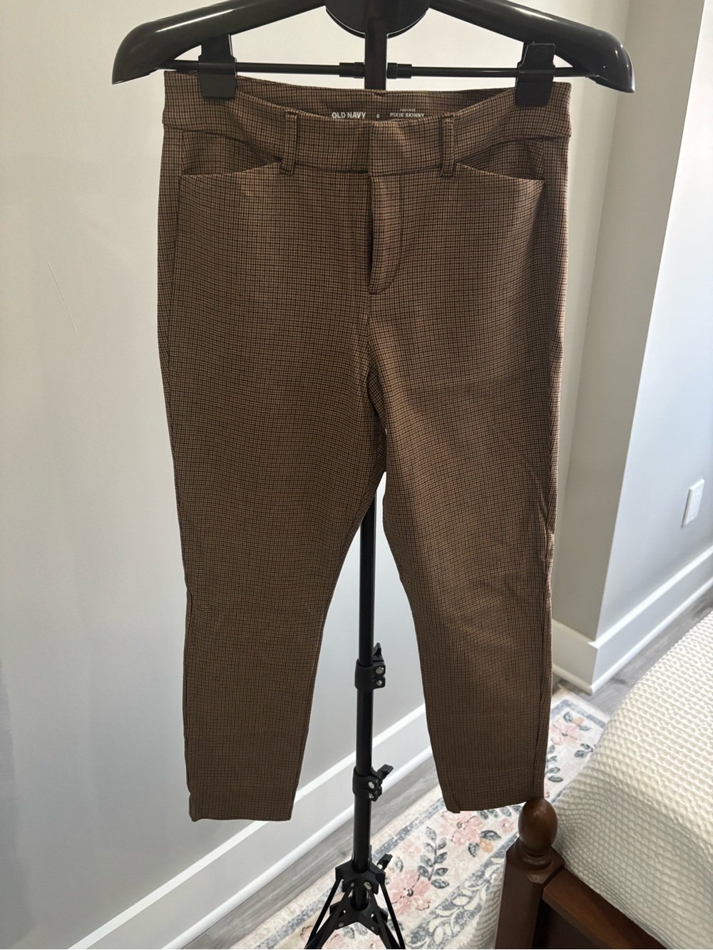 Old Navy Brown Houndstooth Plaid Pixie Ankle Pants - Picture 2 of 4